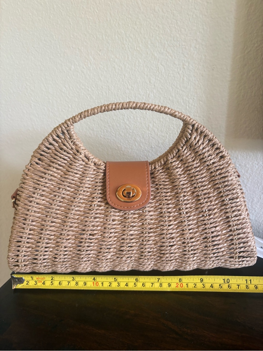 Tommy Bahama Tan Woven Straw Crossbody with Gold Chain - Picture 2 of 7